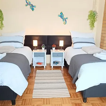 G.a.d.d 001 Glueck An Der Donau Apartman *