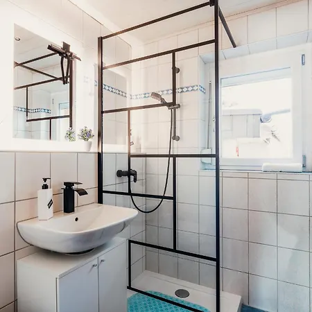 G.a.d.d 001 Glueck An Der Donau Apartman *