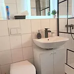 Gadd 001 Glueck An Der Donau I Deluxe 24 H Check-in Apartman *
