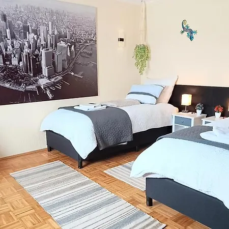 Gadd 001 Glueck An Der Donau I Deluxe 24 H Check-in * 施特劳宾